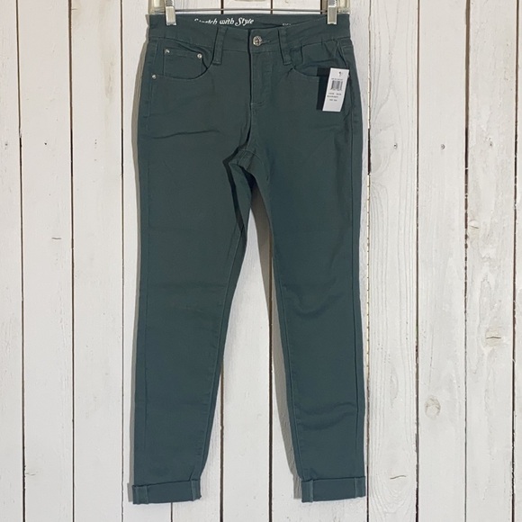 Signature Studio Jeans - Picture 1 of 11
